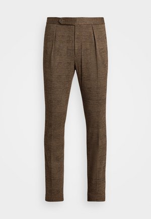 Pantalons à carreaux bruns comprenant un tissu texturé, un design ajusté et des plis avant. Inclut une fermeture à bouton et des passants de ceinture.