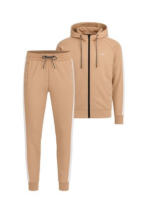 Beige urheilullinen urheiluasu, jossa on vetoketjullinen huppari ja yhteensopivat housut. Valkoiset sivunauhat, nyörikiinnitys vyötäröllä ja sileä pinta.