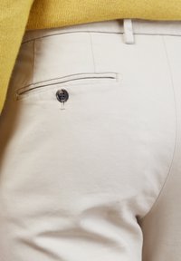 Falconeri Chinos - alabaster