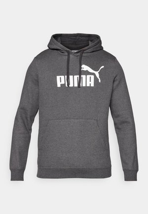 Sudadera con capucha gris que presenta un bolsillo tipo canguro, puños acanalados y un logo blanco de Puma en el pecho. Textura de tela suave.