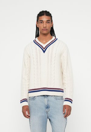 CRICKET CABLE V NECK  - Džemper - white