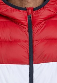 Jack & Jones Chaqueta de entretiempo - tango red