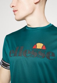Ellesse ALENTE TEE - T-shirts print - dark green