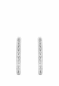 Silver hoopörhängen med en smal, avlång design och små runda klara kristaller arrangerade i en rad längs ena sidan.