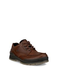 Chaussure décontractée en cuir marron à lacets avec col rembourré noir et épaisse semelle noire avec bords extérieurs translucides.