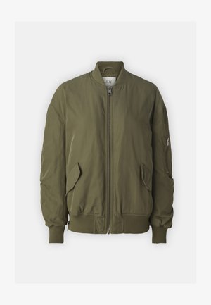 Olivza zaļa bumbiera jaka, kas izgatavota no gludas, vieglas auduma. Iekļauj zipa apdari priekšpusē, sānu kabatas un riboti piedurknes un apakšmalu.