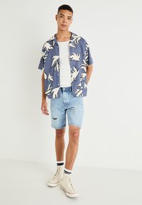 Only & Sons ONSEDGE  - Farkkushortsit - light blue denim