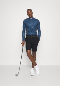 Calvin Klein Golf BULLET REGULAR FIT - Σορτς εξωτερικού χώρου - black