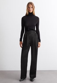 Marc O'Polo PLEATED STYLE WELT POCKETS - Pantalon classique - black
