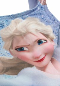 Tessuto azzurro chiaro con un primo piano di un personaggio dai capelli biondi e occhi blu, ambientato su uno sfondo innevato con dettagli scintillanti.