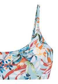 Top bikini floreale con uno sfondo azzurro chiaro, motivi di foglie e fiori vivaci in arancione, rosa e verde, con sottili spalline regolabili.