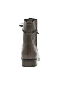 Bottine en cuir marron avec un bout arrondi, un laçage à l'arrière et un petit talon empilé. Texture lisse avec des détails de couture subtils sur les côtés.