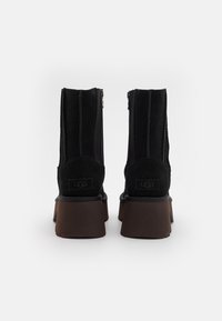 UGG CLASSIC TWIN SEAM NEW HEIGHTS - Gležnjarji s platformo - black