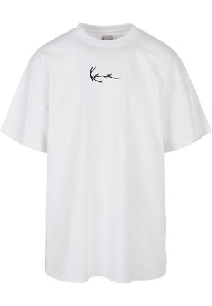 Vit bomulls t-shirt med rund halsringning och korta, vida ärmar. Noterbar svart broderad text på framsidan.