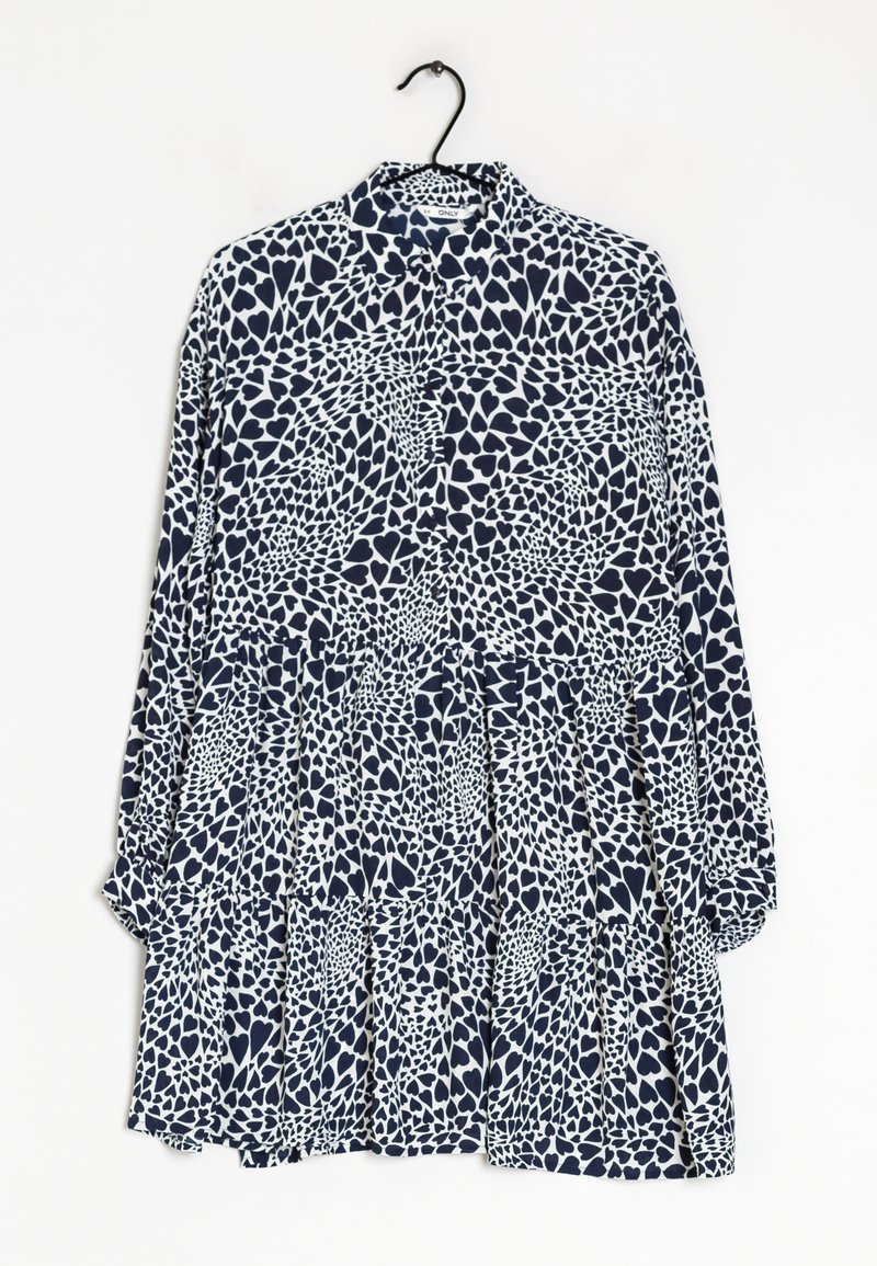 Koszula z długim rękawem, z kołnierzykiem, w abstrakcyjny wzór w białe i granatowe serca, wykonana z lekkiego materiału.