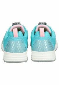 Le scarpe sportive turchesi presentano un design in mesh traspirante, dettagli morbidi in rosa e una suola intermedia bianca con dettagli testurizzati.