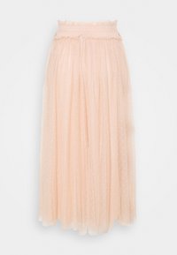 Bodenlange, blushfarbene Tüllrock mit gerafftem Bund und zartem gepunktetem Muster im gesamten Stoff.