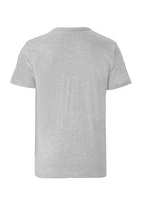 Camiseta de algodón gris, de mangas cortas, con cuello redondo, diseño liso y una textura ligeramente rugosa. Sin gráficos ni patrones visibles.