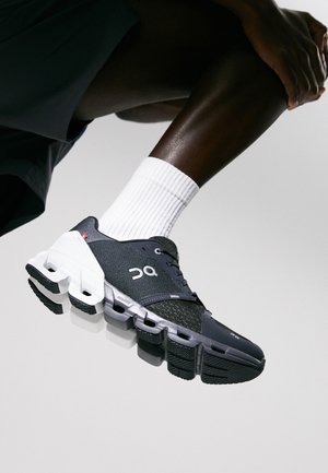 CLOUDFLYER 4  - Hardloopschoenen voor op de weg - black white