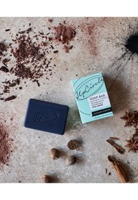UpCircle CHAI SOAP BAR - Soap bar - chocolate charcoal