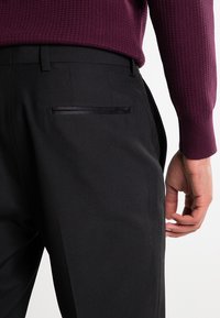Next Trousers - Suit Trousers  Slim Fit - Öltönynadrág - black
