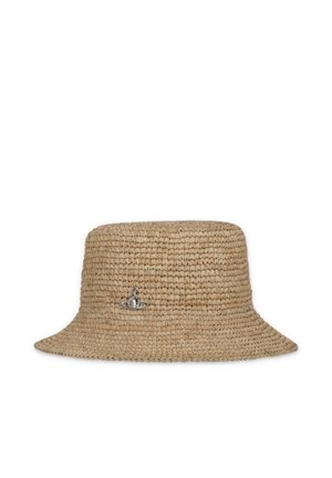 Cappello bucket beige intrecciato con ampia tesa e piccolo logo a sfera argentata sul lato, mostrato su sfondo bianco.
