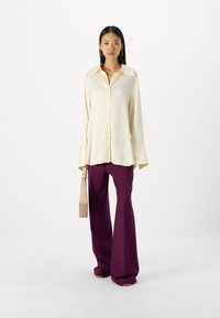 HUGO HIMIA - Kelnės - medium purple