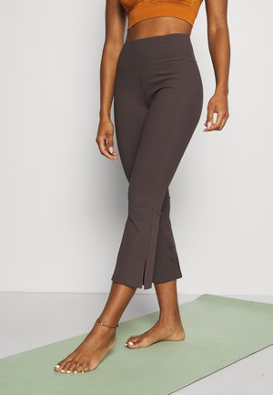 ACTIVE KICK FLARE - Pantaloni sportivi - peppercorn