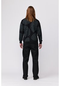 Makia Stickad tröja - black