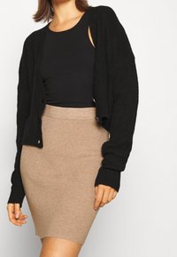 b.young Minifalda - beige