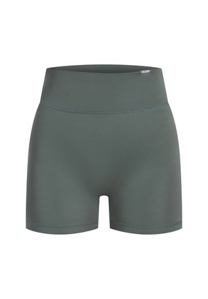 Pantalones cortos deportivos de color verde oscuro con una cinturilla alta y una tela suave y elástica. Presenta costuras planas y una etiqueta con el logo en la cinturilla.