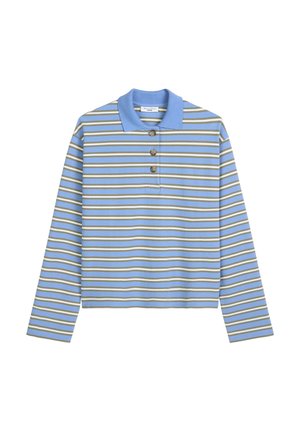 Lange mouw polo in lichtblauw met horizontale strepen in olijfgroen en wit. Bevat drie bruine knopen en een geribbelde kraag.