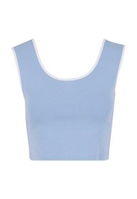 Top scurt de culoare albastru deschis, fabricat dintr-un material moale, având un decolteu larg și dantelă albă pe margini. Textură netedă, design simplu.