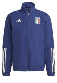 Marineblå vindjakke med høj krave, fuld lynlås, Adidas-logo og Italiens landsholdsemblem, forsynet med hvide stribede detaljer på ærmerne.