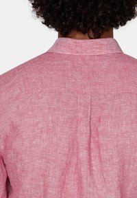 Oscar Jacobson REG FIT BD SIGNATURE - Vapaa-ajan kauluspaita - soft red