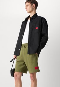 HUGO DIZ - Pantaloni de trening - open green