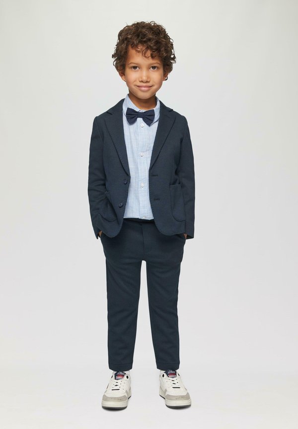 FESTLICHES MIT AUFGESETZTEN TASCHEN - Sakko