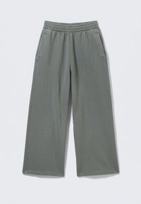 Pantaloni verdi a gamba larga realizzati in tessuto morbido, con vita elastica, tasche laterali e dettagli cuciti lungo le cuciture.