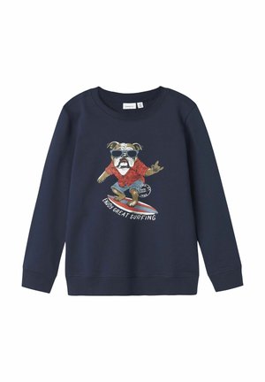 Marineblaues Sweatshirt mit langen Ärmeln und einem Bild eines Bulldoggen, der Sonnenbrillen trägt und ein rotes Hemd anhat, auf einem Surfbrett surft mit dem Text "Enjoy Great Surfing."