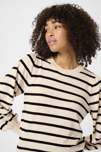 Maglione beige con strisce orizzontali nere, colletto e polsini a coste, con tessuto testurizzato e maniche a sbuffo per un volume aggiuntivo.
