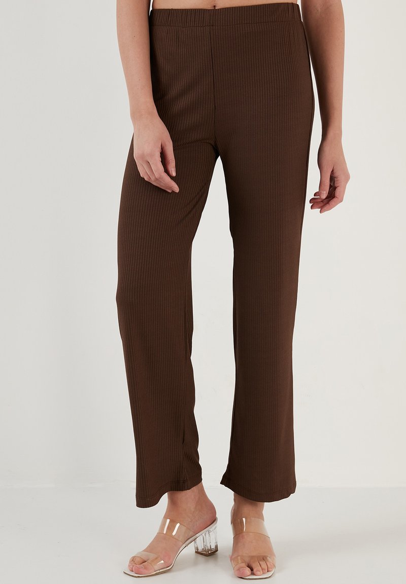 LELA REGULAR FIT - Hlače - brown