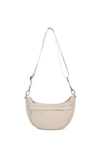 Borsa a spalla in tessuto beige e morbido con forma curva, tracolla regolabile e hardware in argento. Presenta una tasca con zip sulla parte anteriore.