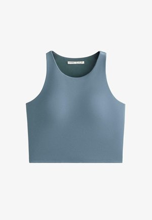 Világoskék, kivágott top, sima, rugalmas anyagból készült. Kerek nyakkivágással és széles karöltőkkel, gondosan befejezve.