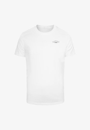 Fehér pamut póló, kerek nyakkal, melynek mellényén egy apró fekete nyomtatott szöveg található: "Demon Inside". Rövid ujjak, normál fazon.