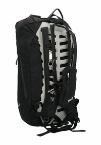 Zaino nero dal design leggero, con interno grigio, spallacci regolabili, tasca laterale con zip e supporto dorsale ventilato.