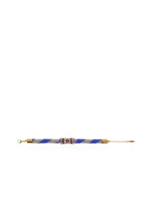 Bracelet en perles avec rayures diagonales bleues et argentées et un motif central de perles coloré et complexe avec fermoir doré et chaîne réglable.
