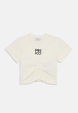 T-shirt a maniche corte di colore crema, realizzato in cotone, con dettagli arricciati nella parte frontale e logo "PINKO" stampato al centro in nero.