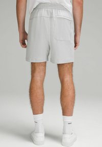 lululemon SOFT JERSEY 13CM - Lauko šortai - heathered vapor heathered silver drop