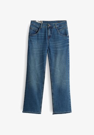 Jeans in denim blu con taglio dritto, cinque tasche e cuciture a contrasto. Il tessuto presenta un motivo sbiadito e una chiusura con bottone in metallo.