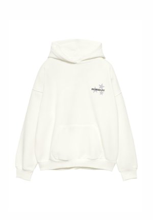 Witte katoenen hoodie met een grote buidelzak aan de voorkant, manchetten op de mouwen en een ontwerp met de tekst "BYE MEANS BYE" naast stergraphics.